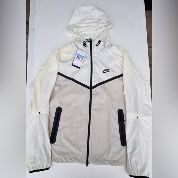 Nike Men's Tech Woven Jacket Medium